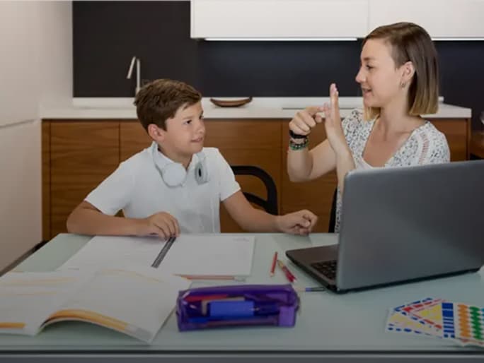A Parent’s Guide: Choosing the Right Online Tutor for Your Child