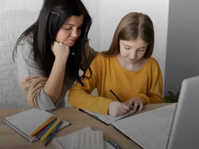 Online Tutoring vs Traditional Tutoring: Which Works Best for Today’s Students?